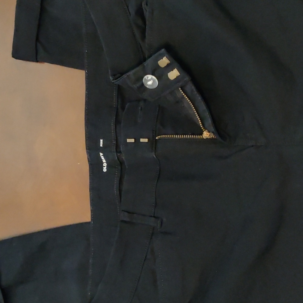 Old Navy black pixie pants, size 12